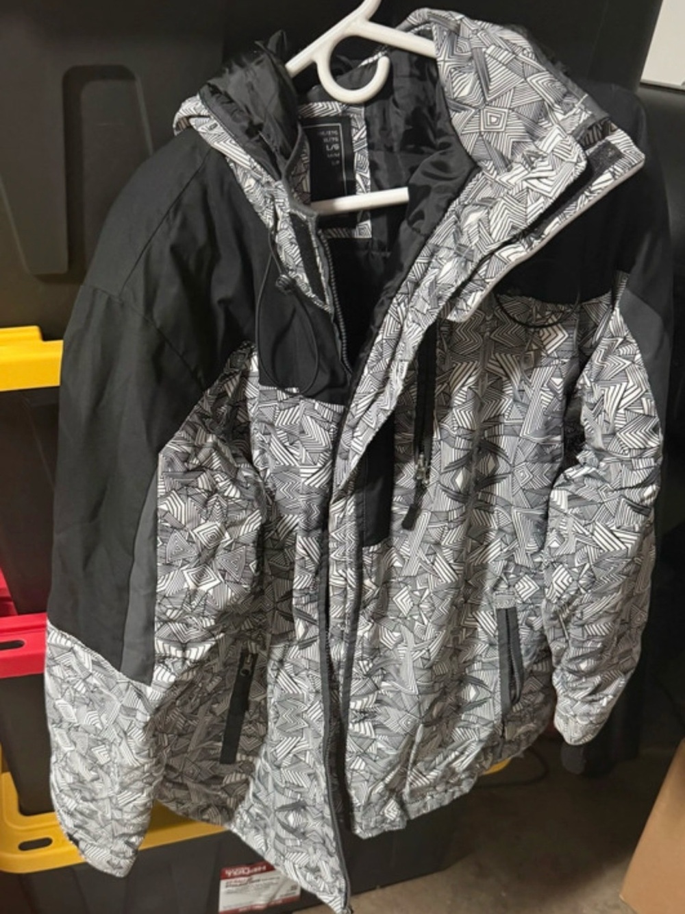 Men’s Black & Gray Patterned Hooded Winter Jacket